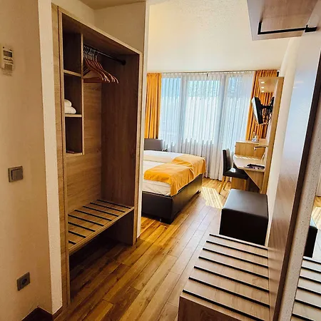 Arvena Messe מלון 3*